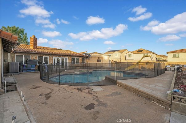 Exterior, Pool