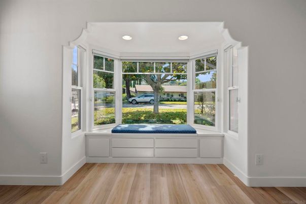 Interior, Recessed Lighting, Sun Room, Wood Texture Flooring