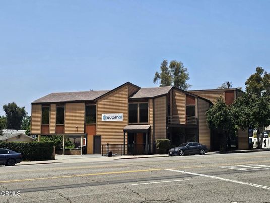 Exterior, Facade, Modern