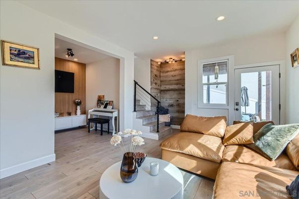 Interior, Living room, Piano, Recessed Lighting, Wood Texture Flooring, Wooden Walls