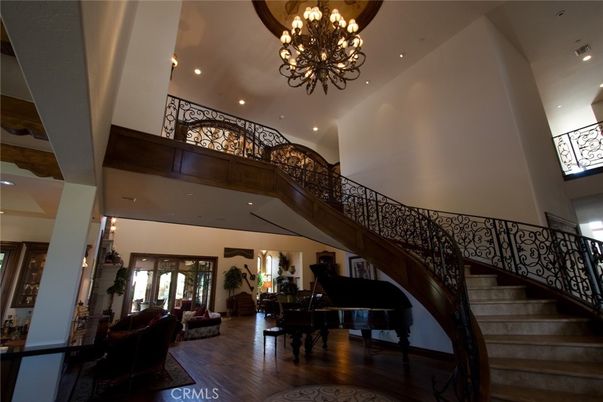 Chandelier, Interior, Piano, Recessed Lighting, Wood Texture Flooring