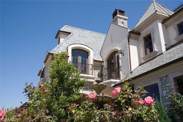Exterior, Facade, Queen Anne Victorian