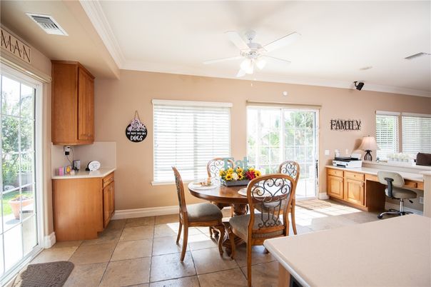 Home Office, Interior