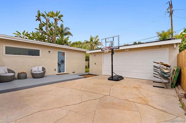 Detached Garage, Exterior