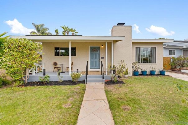 Backyard, Exterior, Facade, Ranch