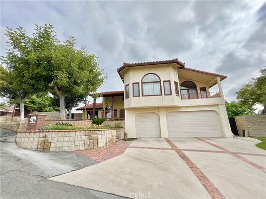 Attached, Exterior, Facade, Mediterranean
