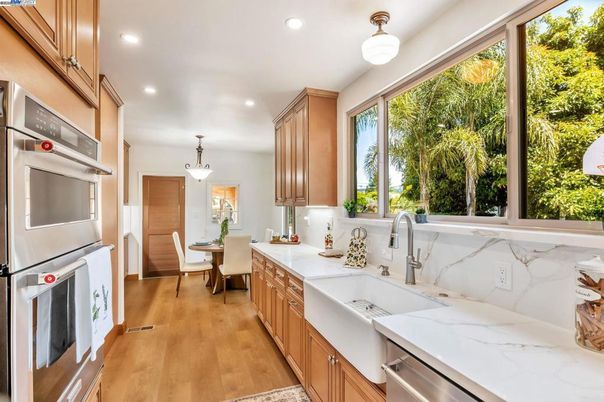 Dining room, Interior, Kitchen, Pendant Lights, Recessed Lighting, Wood Texture Flooring