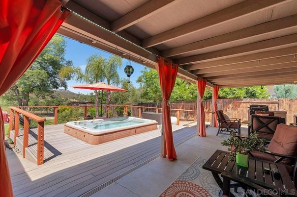 Exterior, Fireplace, Hot Tub