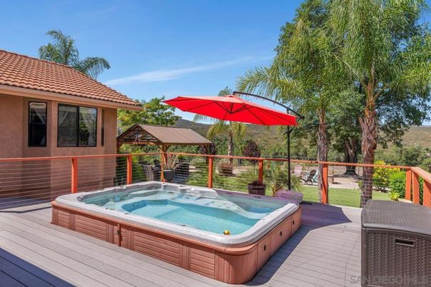 Exterior, Hot Tub