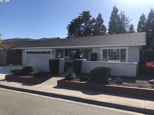 Attached, Exterior, Facade, Ranch