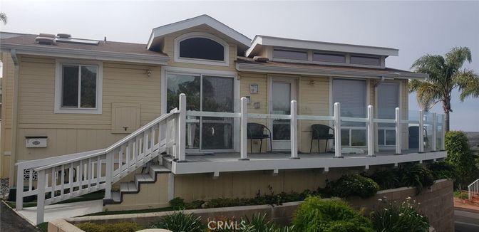 Exterior, Facade, Modern