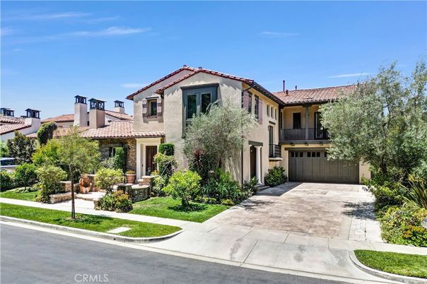 Attached, Exterior, Facade, Mediterranean