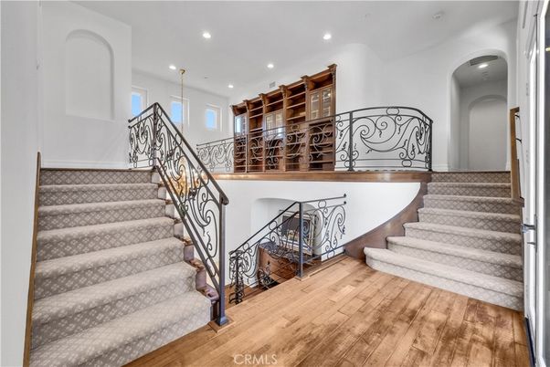 Interior, Recessed Lighting, Wood Texture Flooring