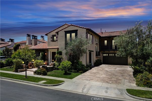 Attached, Exterior, Facade, Mediterranean