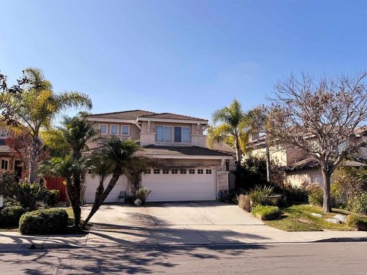 Attached, Exterior, Facade, Mediterranean