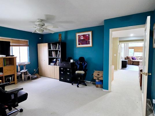 Home Office, Interior