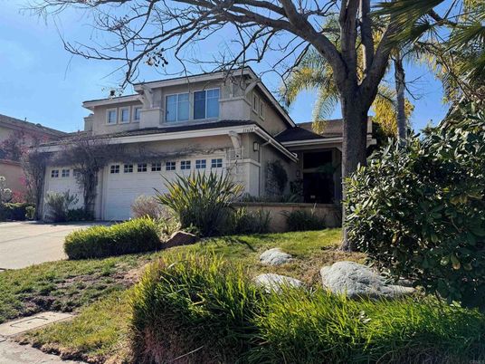 Attached, Exterior, Facade, Mediterranean