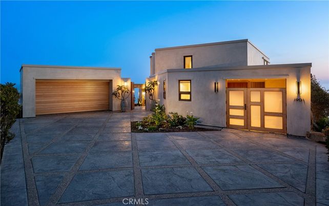 Attached, Exterior, Facade, Modern
