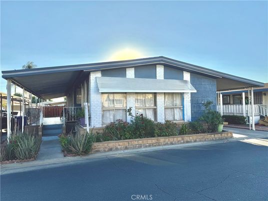 Exterior, Facade, Modern