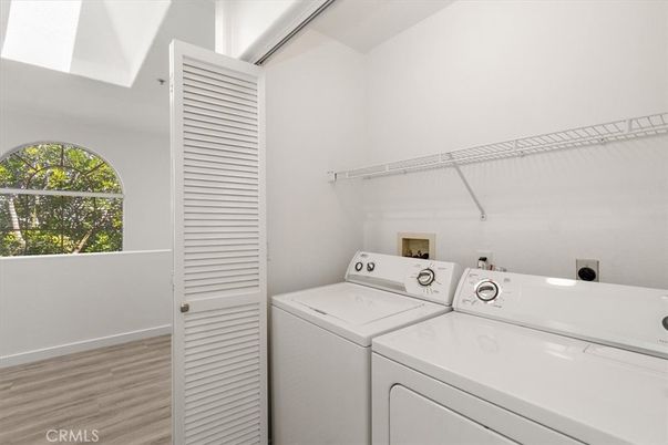 Interior, Utility Closets, Washer, Wood Texture Flooring
