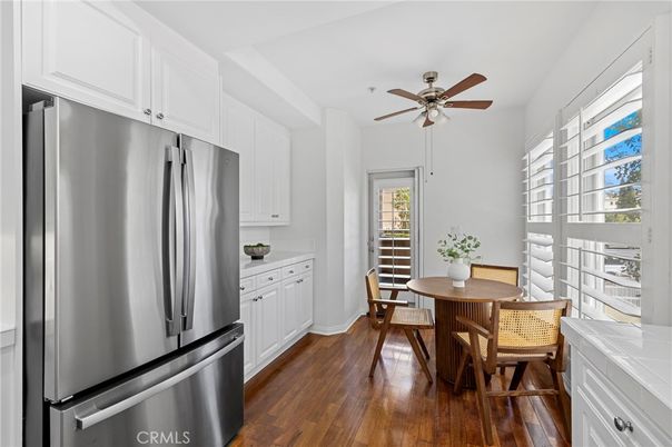 Dining room, Interior, Kitchen, Stainless Steel Appliances, Wood Texture Flooring