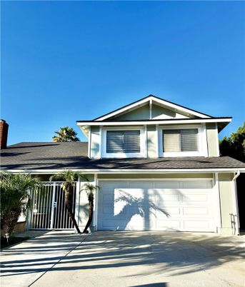 Attached, Exterior, Facade, American Craftsman