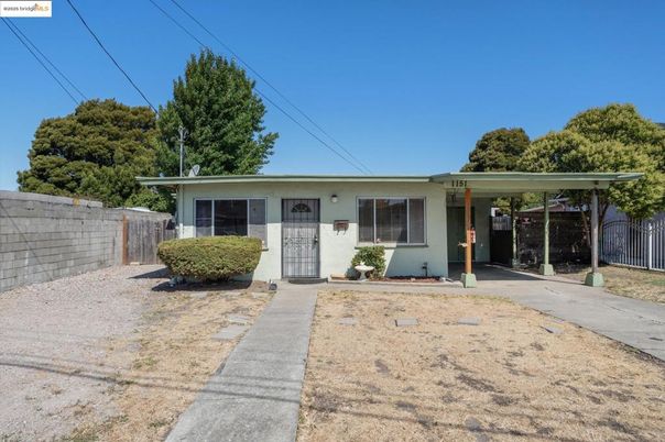 Backyard, Exterior, Facade, Ranch