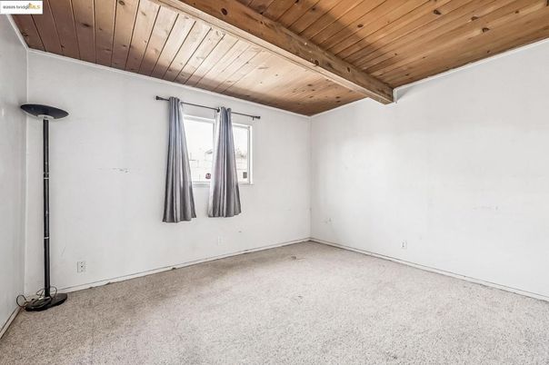 Empty room, Interior, Wooden Beams, Wooden Ceilings
