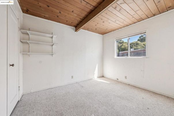 Empty room, Interior, Wooden Beams, Wooden Ceilings