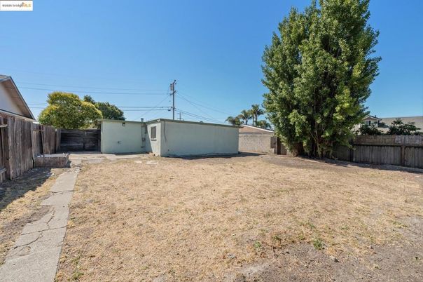Backyard, Detached Garage, Exterior