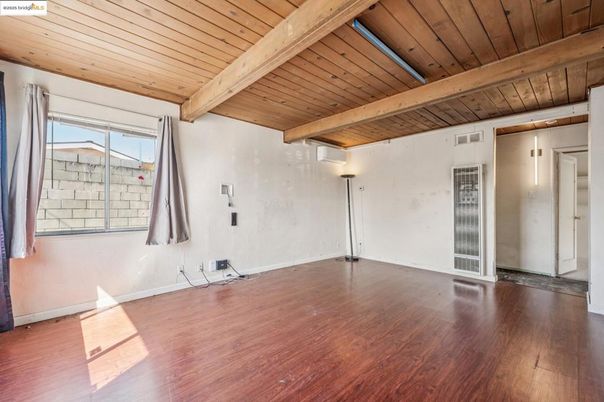 Empty room, Interior, Wooden Beams, Wooden Ceilings, Wood Texture Flooring