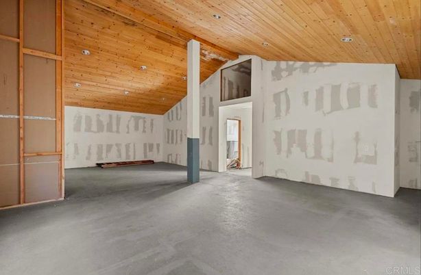 Empty room, Interior, Recessed Lighting, Wooden Ceilings