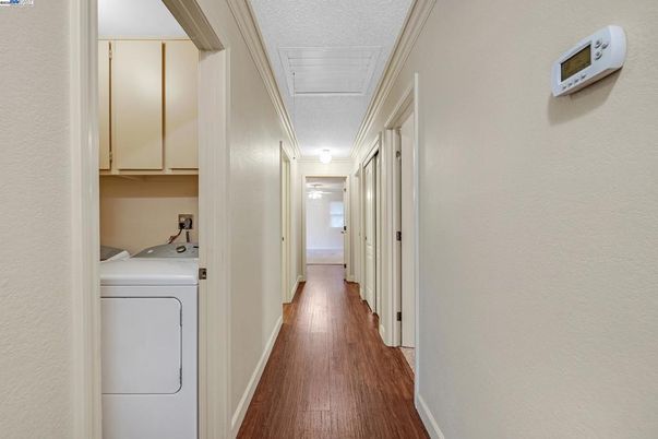 Interior, Utility Closets, Washer, Wood Texture Flooring