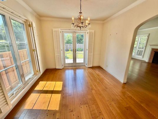 Chandelier, Empty room, Interior, Wood Texture Flooring