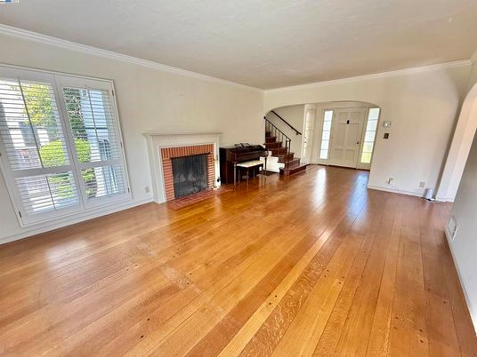 Empty room, Fireplace, Interior, Piano, Wood Texture Flooring