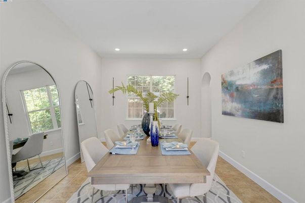 Dining room, Interior, Recessed Lighting