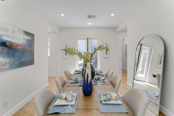 Dining room, Interior, Recessed Lighting