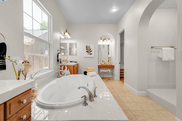 Bathroom, Interior, Recessed Lighting, Tile Countertops