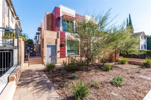 Backyard, Exterior, Facade, Modern