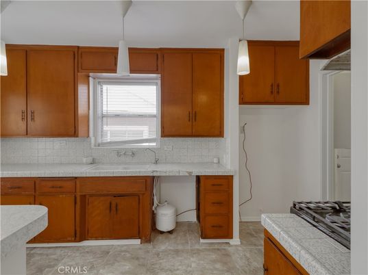 Interior, Kitchen, Pendant Lights, Tile Countertops