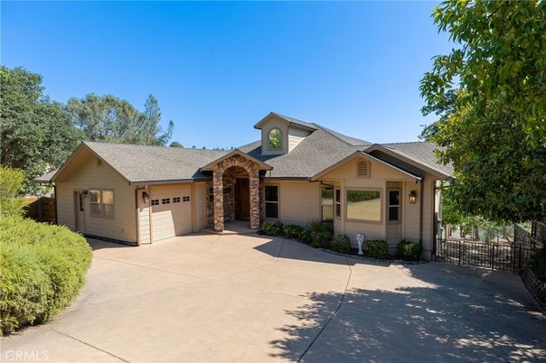 Attached, Exterior, Facade, Ranch