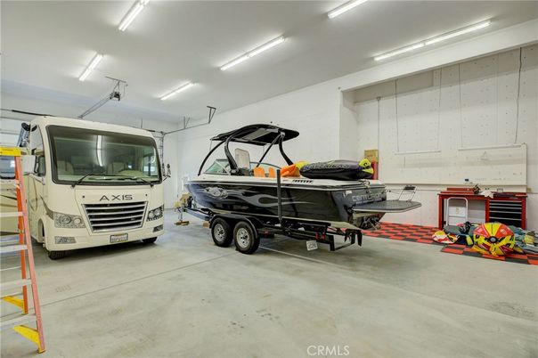 Garage, Interior