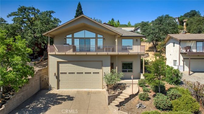 Attached, Exterior, Facade, American Craftsman
