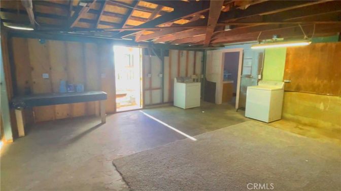 Interior, Washer, Wooden Beams