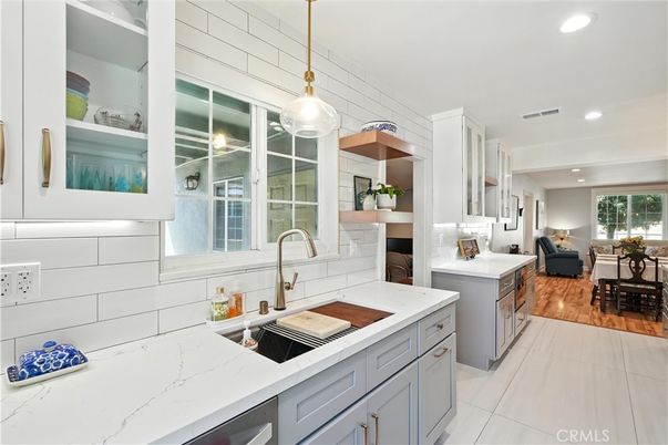 Dining room, Interior, Kitchen, Living room, Pendant Lights, Recessed Lighting, Wood Texture Flooring