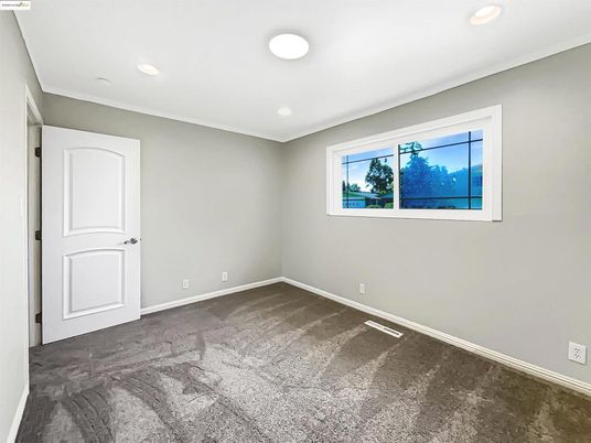 Empty room, Interior, Recessed Lighting