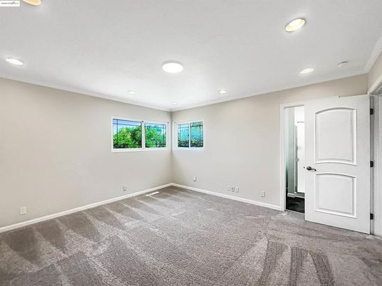 Empty room, Interior, Recessed Lighting