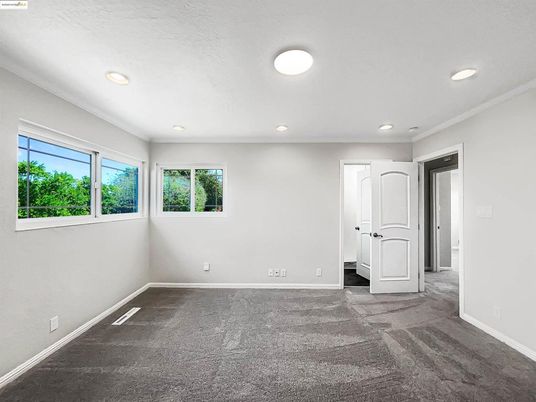 Empty room, Interior, Recessed Lighting