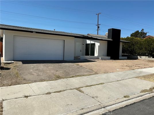 Attached, Exterior, Facade, Modern