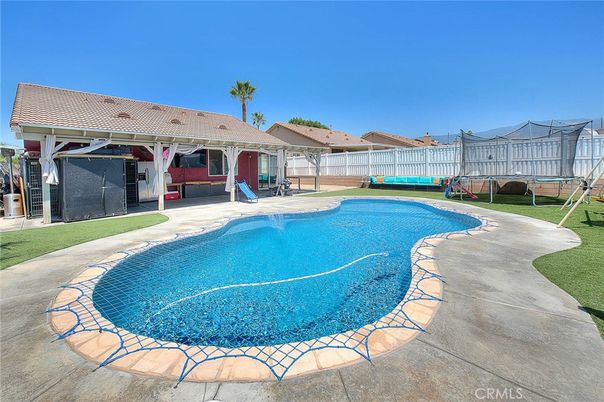 Exterior, Pool